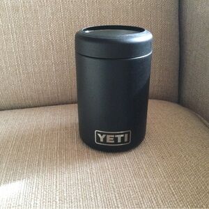 Yeti Rambler Colster Can Insulator cooler - Black 12 oz